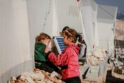 Refugiados ucranianos serão alojados em tendas a partir desta semana