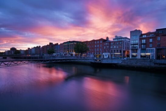 Maioria dos residentes em Dublin reduz visitas ao centro após tumultos, indica pesquisa
